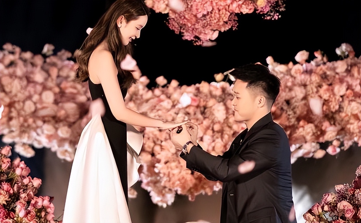 张大奕官宣结婚!