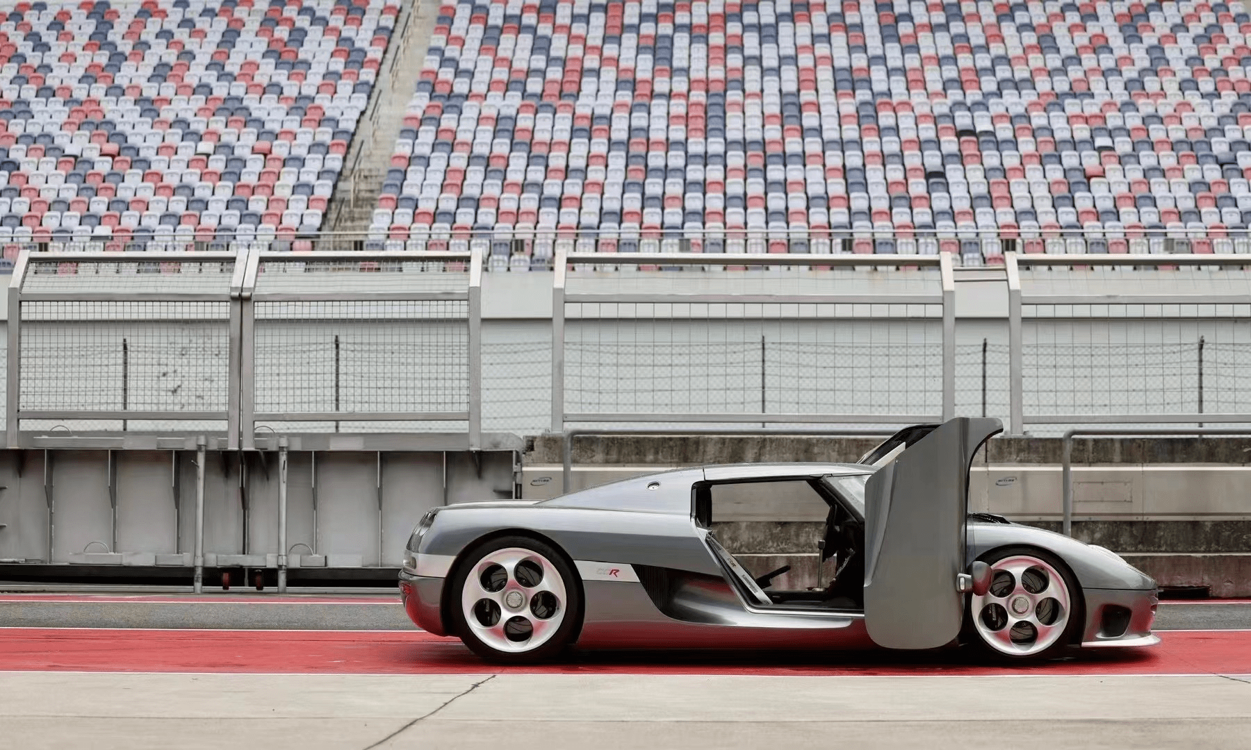 奇遇亚洲3台,柯尼赛格幽灵敞篷版_搜狐汽车_搜狐网