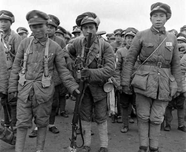 13000人的杂牌军,有轻重机枪660挺,哪来这么多装备?