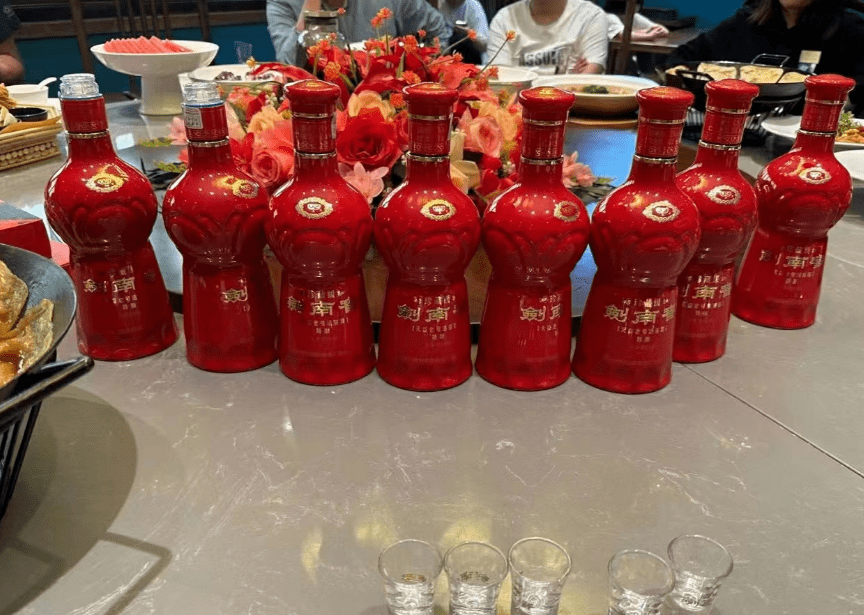 白酒酒局照片图片