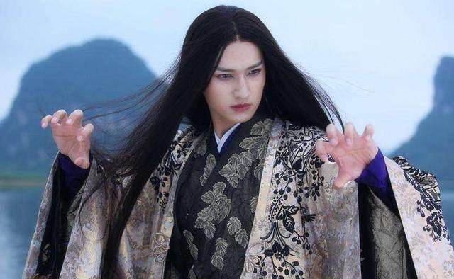 男明星披发造型,杨洋美成妖孽,赵又廷的辣眼睛,只有他最经典!