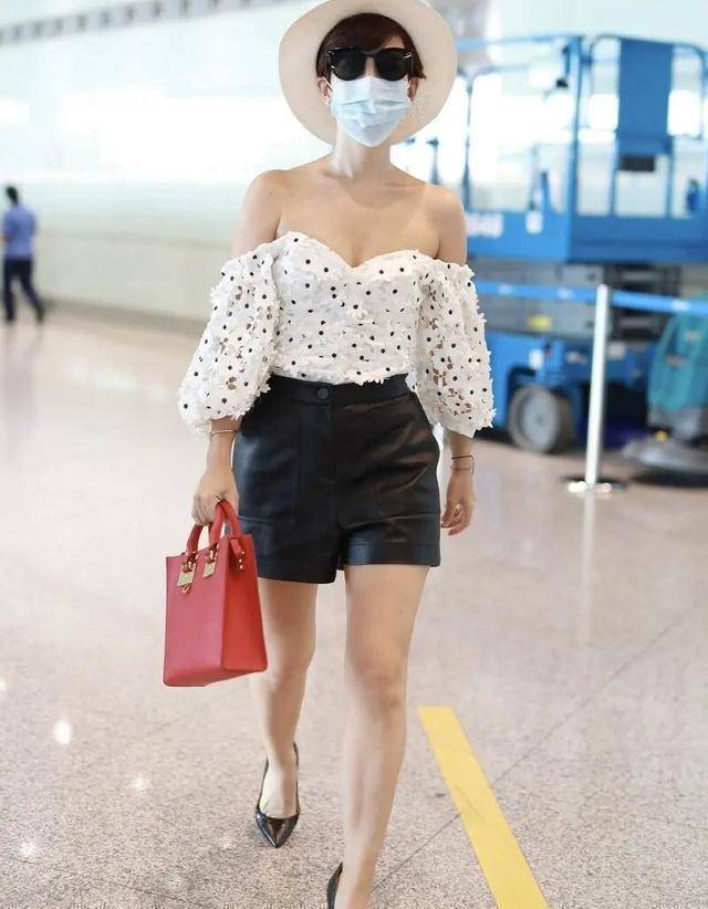 卢靖姗穿搭太好看了吧!朴素中不失性感,身材好就是任性!