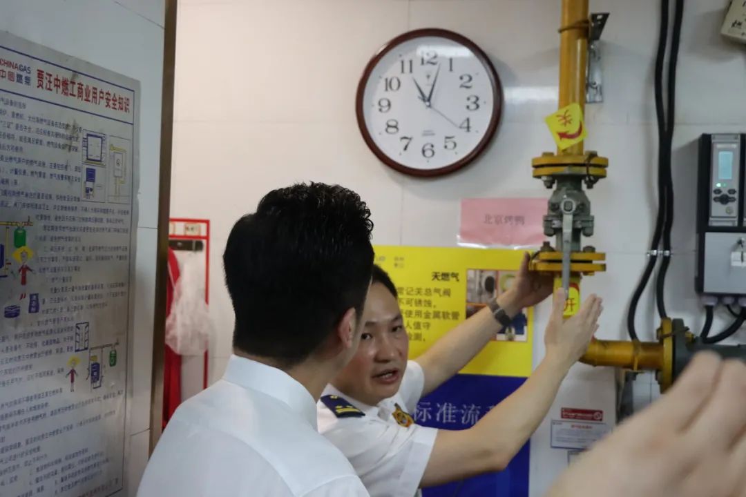 大家要及时做好"三清三关",即关火源,关电源,关气源,清走道,清阳台
