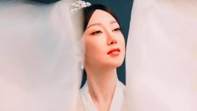 萨顶顶卸妆后,气质超凡脱俗,真是一张行走的音乐cd_演出_歌曲_舞台