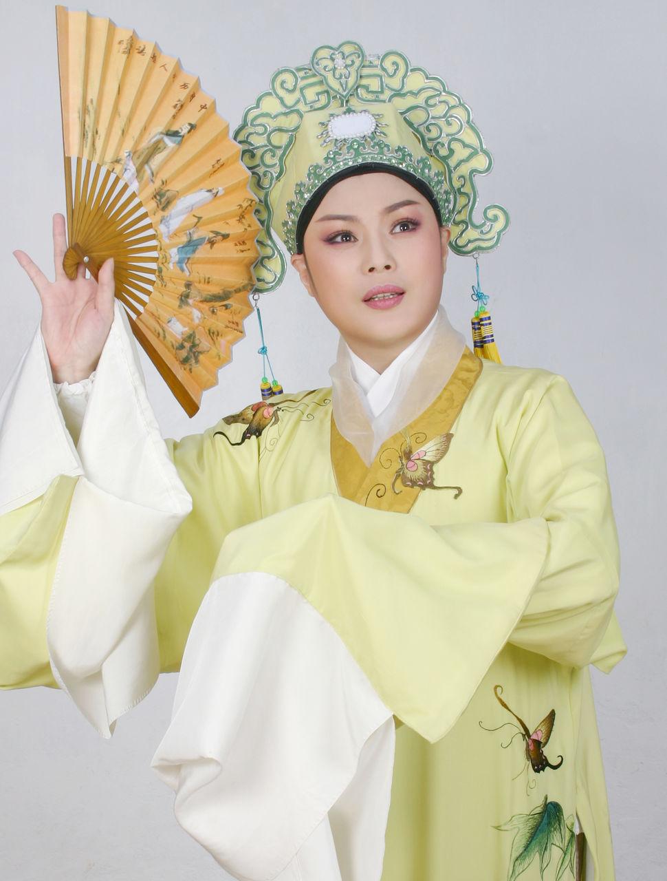 越剧名家萧雅:因为爱情出国,为了越剧回国_电视剧_桂芳_尹派