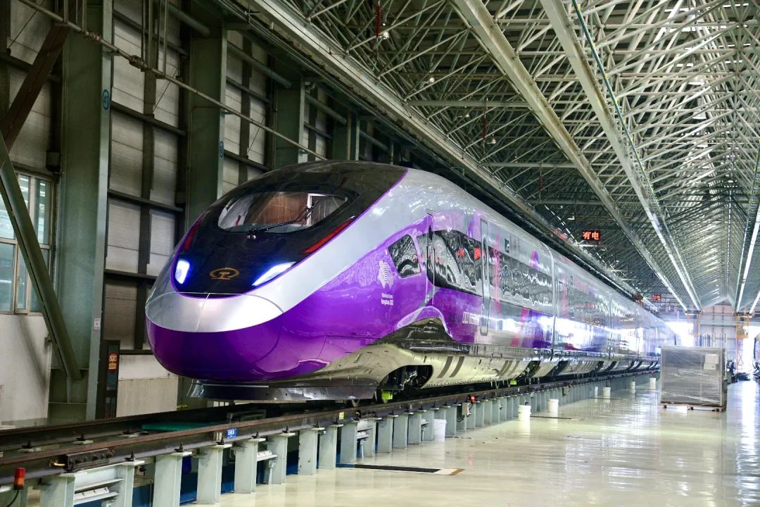 复兴号亚运智能动车组在中国中车正式下线_车厢_旅客_列车