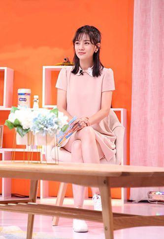 胡可近照化妆美的精致,纯素颜的样子也很真实,哪里有43岁了?