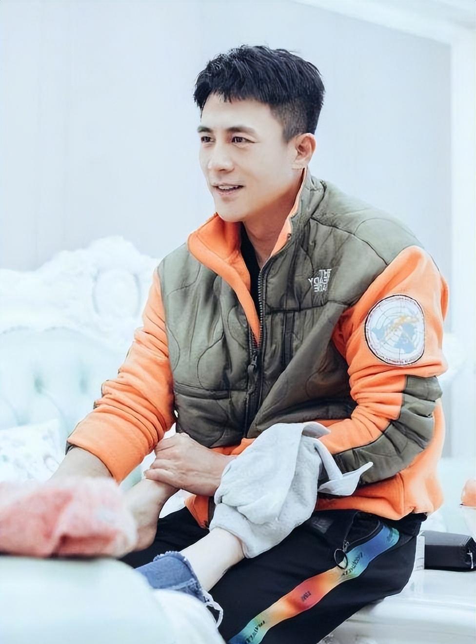 但若是回顾杜淳的成长经历其实不难发现,杜淳在婚姻中还有其他许多