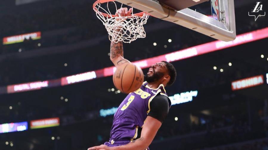 聚焦浓眉哥扣篮瞬间:篮球离篮板上沿只差10公分_戴维斯_比赛_湖人队