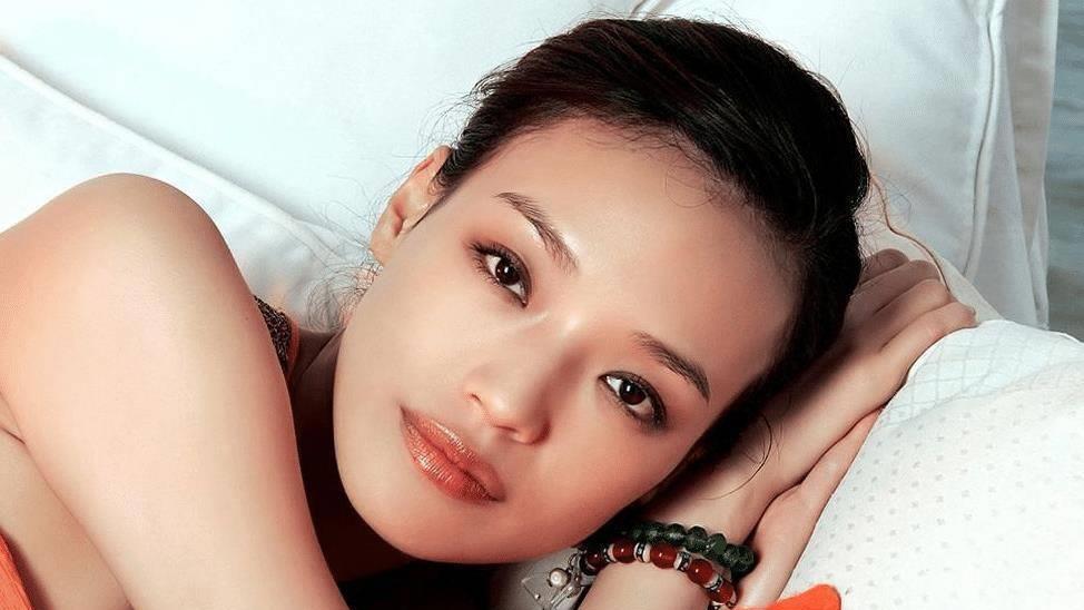 舒淇44岁生日,冯德伦罕见晒与妻子合照,甜蜜送祝福庆生_照片_头发