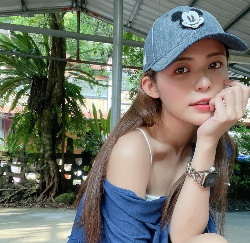 小魔女林萱瑜晒出野外原生态照,美女与自然的对话_生活_照片_微博