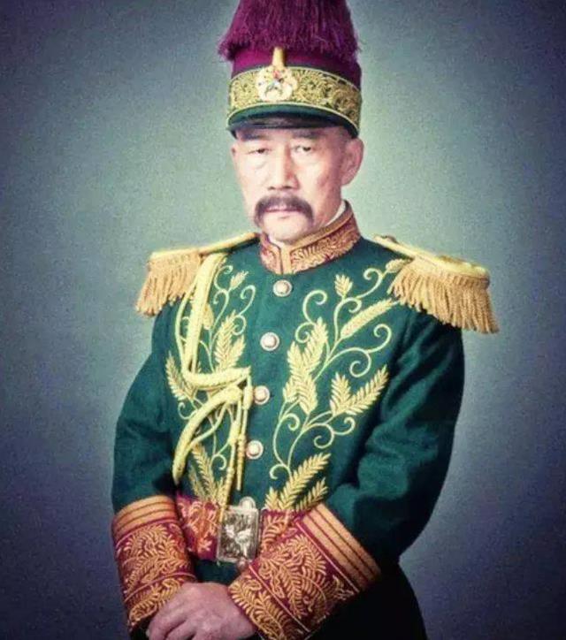 张作霖遣散了不愿被约束的弟兄,带着剩下的300人接受了盛京将军曾祺的