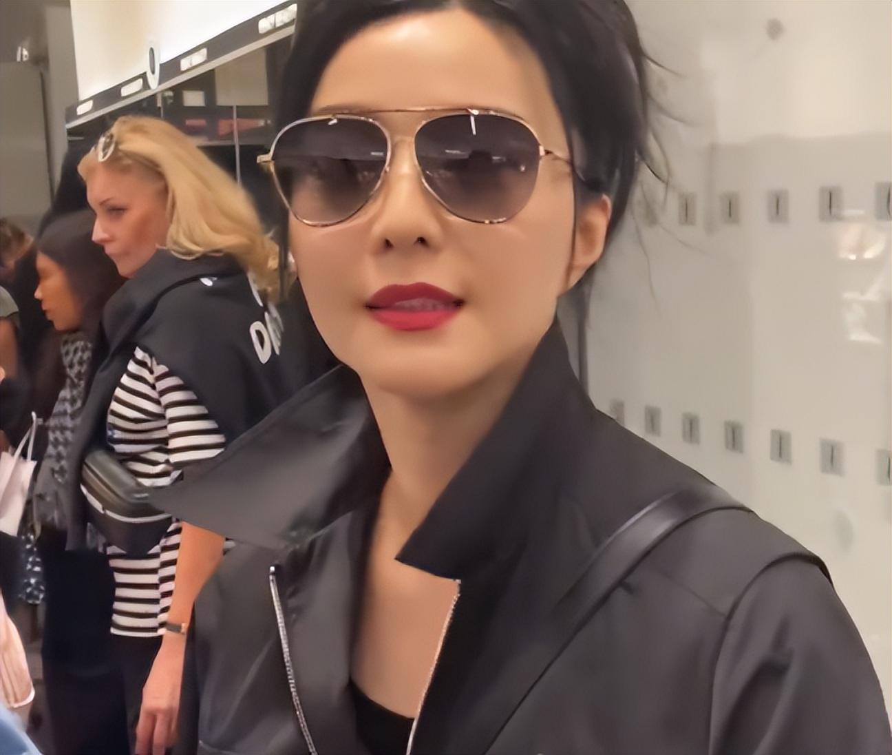 范冰冰在法国吃煎饼,离走前开心"犒劳"厨师_视频_友人_生活