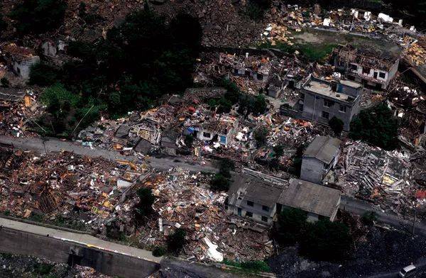 5.12十五年過去,曾被8.0級大地震撕碎的山河