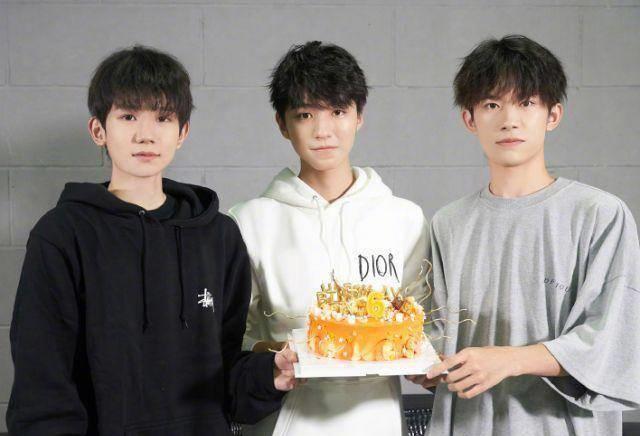 王俊凯寿友送祝福,王源掐点成功,易烊千玺表现却有点反常_生日_文案