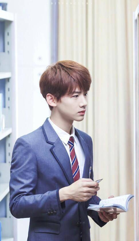 白敬亭这次演的特警帅翻了_感觉_鼻子_显得