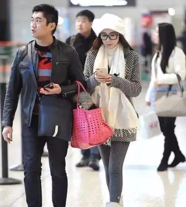 愣是从绯闻中与tw大亨曹兴诚的父女恋,换成了90后的小鲜肉.