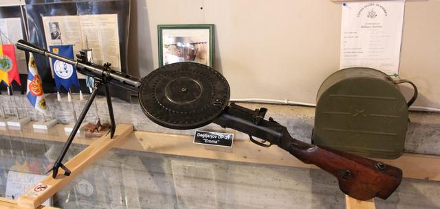 抗战时期的最强轻机枪:第三把外形独特,被士兵误以为是狙击炮_战场