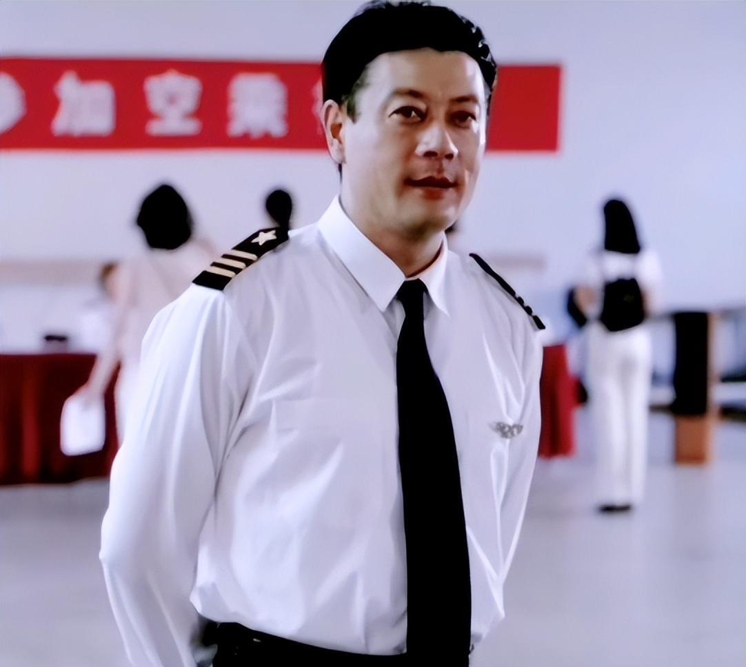 演员巫刚：一段失败的婚姻，离婚后至今未婚，晚年和陈瑾互相照顾_搜狐网