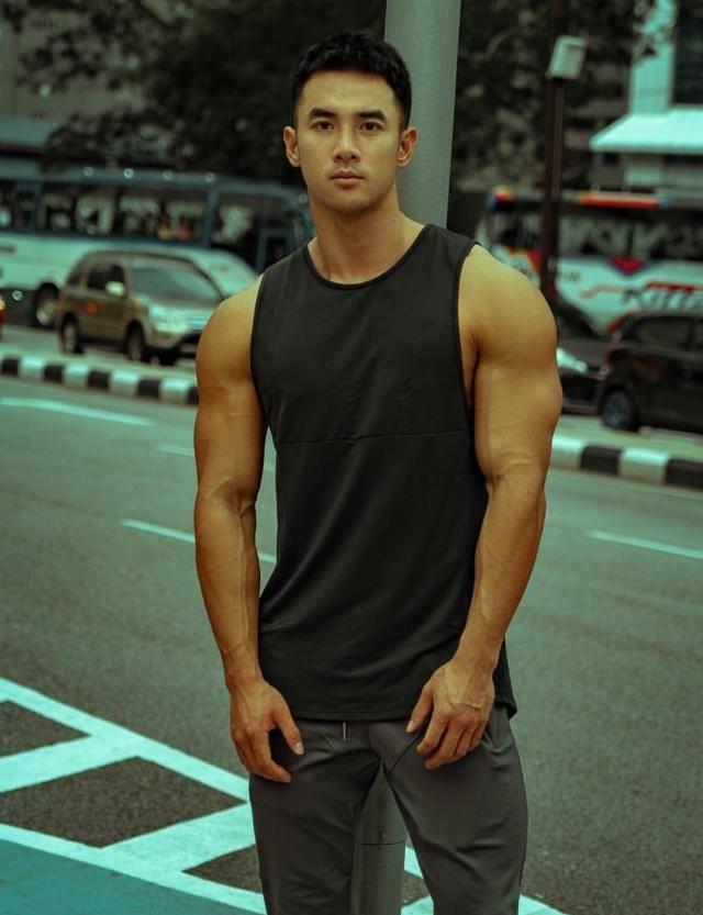 男,却沉迷这位90后健体冠军,最期望他能被导演看中_洪晓龙_身材_男人