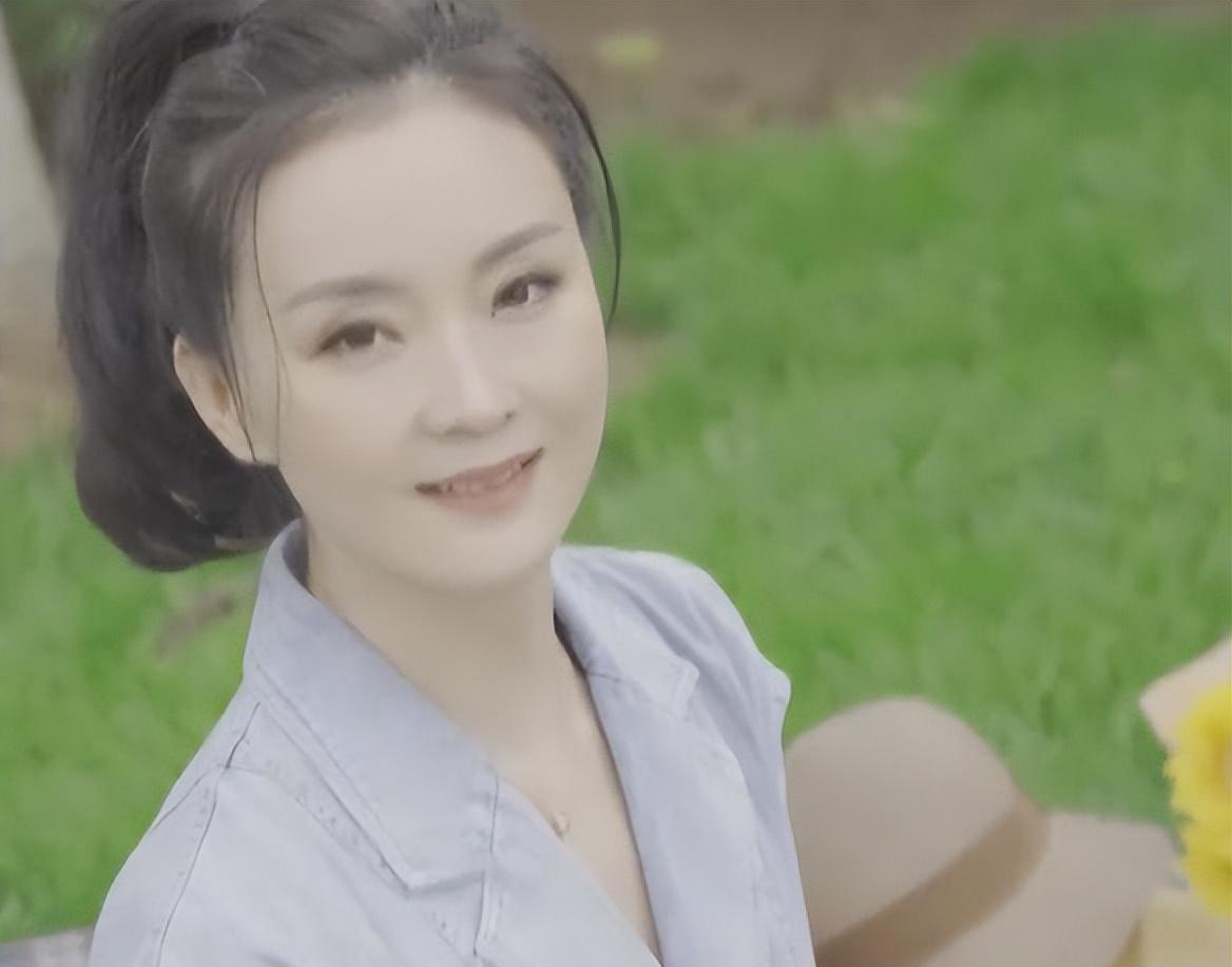 人都知道王艳老公是地产大亨, 据说,她在北京的豪宅位于"王府世纪"