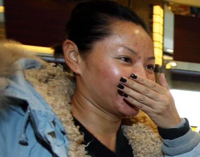 再美得人儿也经不住岁月的蹉跎,现在的瞿颖又胖有黑,满脸痘痘,真是让