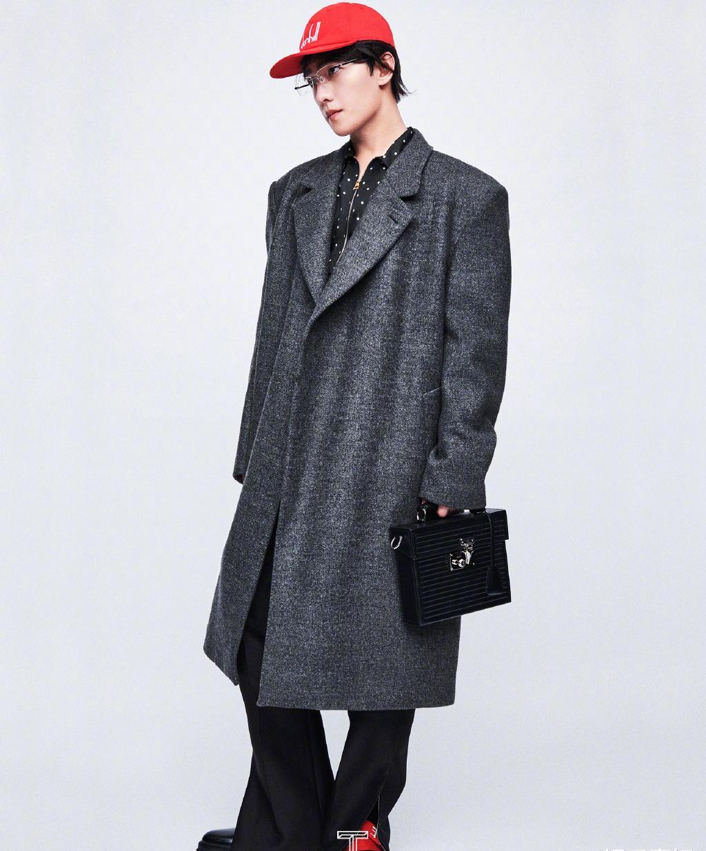 杨洋t杂志封面,穿着dunhill秋冬新装佩戴宝格丽珠宝登封,长发或短发