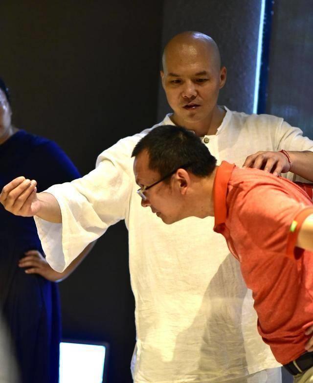 王战军呼吁人们十一假期练太极,为保擂台不败金身避谈实战_徐晓冬