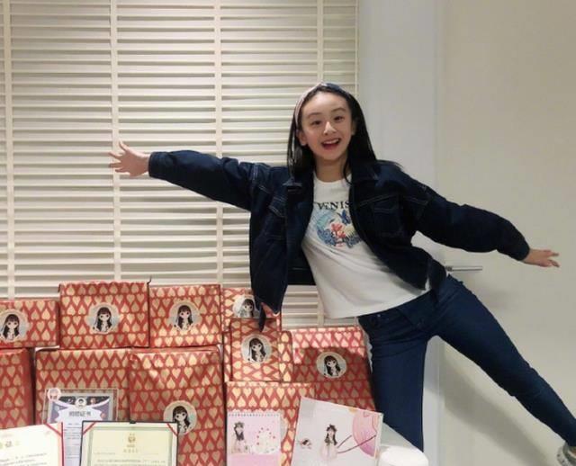 12岁就身高"失控",这腿长未来可期_状态_少女_叶一茜