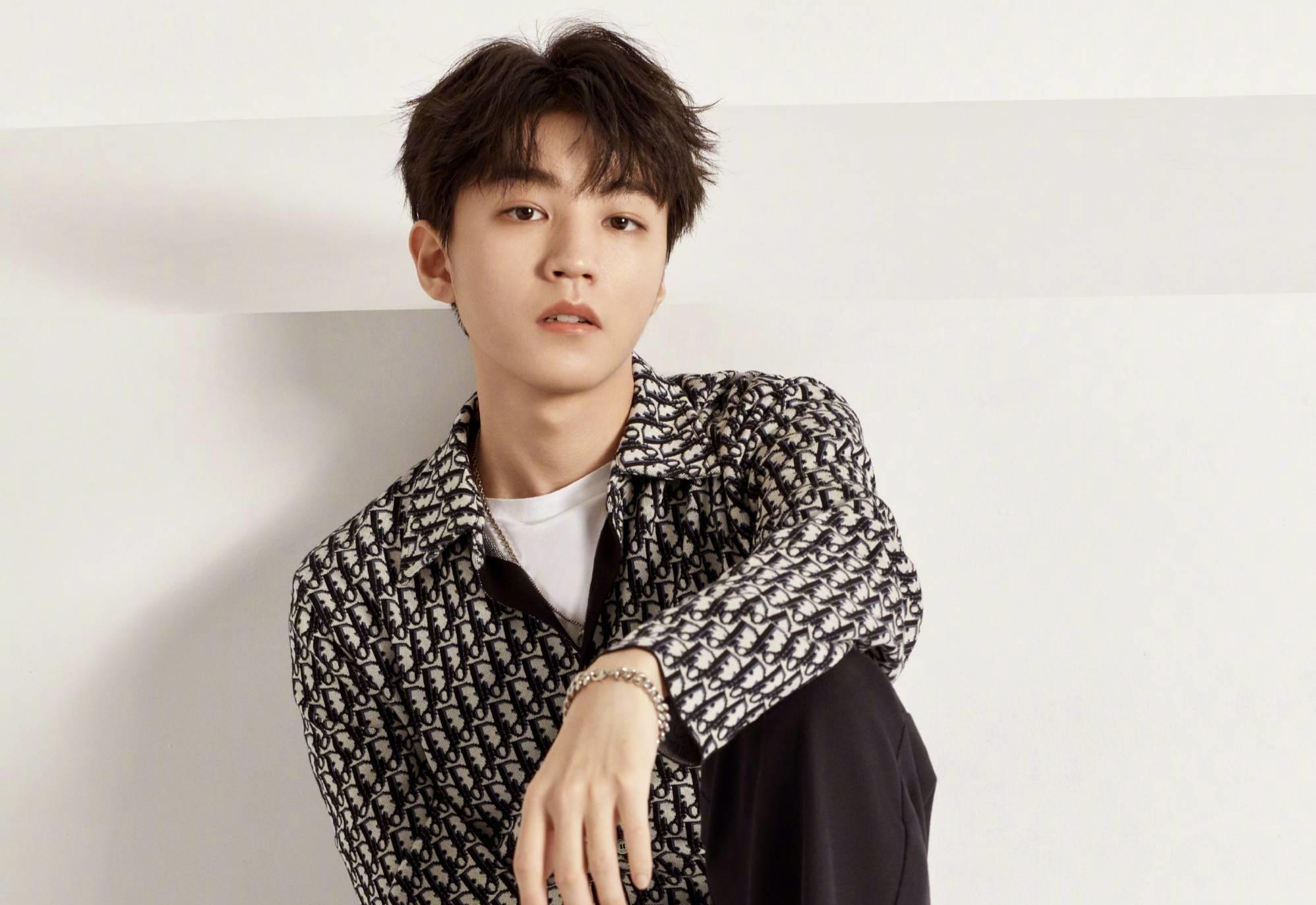 王俊凯虽然作品不多,但也努力地去工作,却深陷其中,不得不抽出时间来