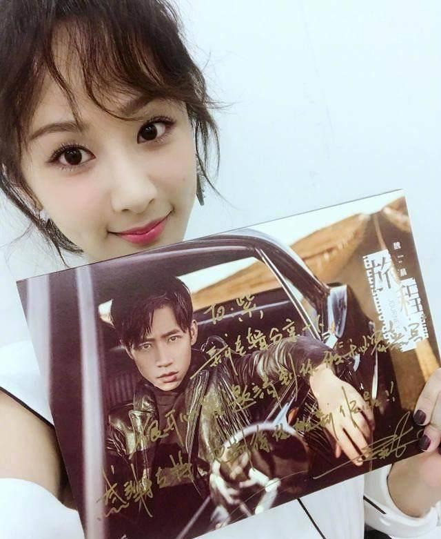 杨紫挑战嘻哈,网友纷纷吐槽:唱的什么鬼?_魏晨_合唱_音乐