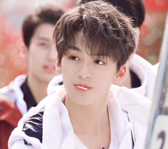 《斗破苍穹2》开机,何洛洛饰演"萧炎",女主演过《斗罗大陆》_肖战