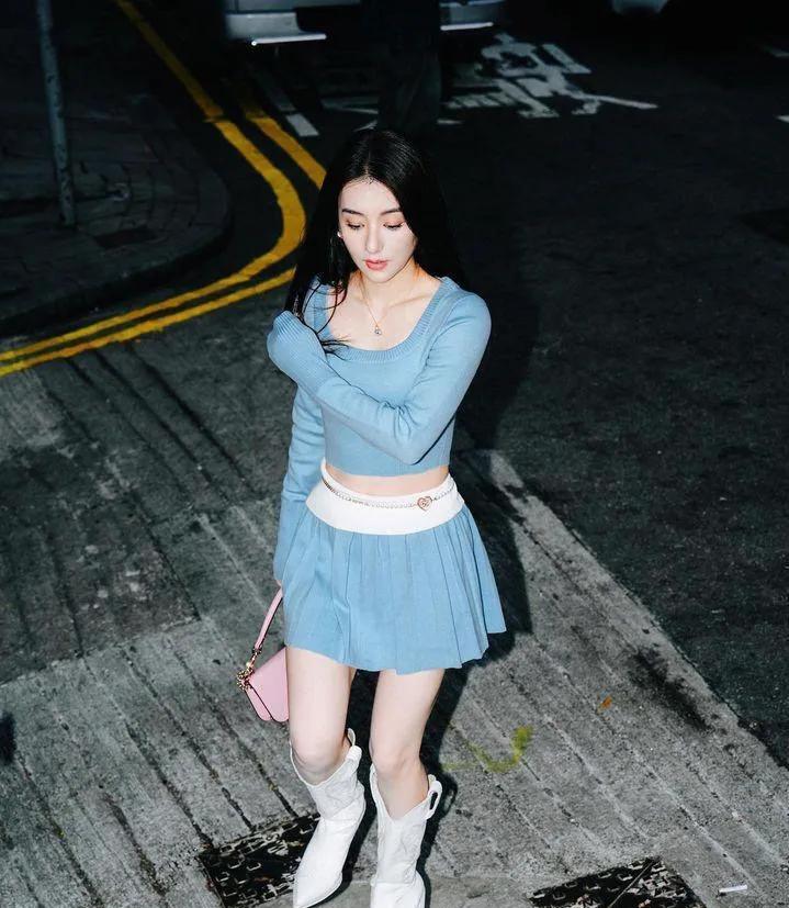 方媛街拍秀"淑女可爱"风格,时尚清新,曝光率不低于王者郭富城_气质_圈