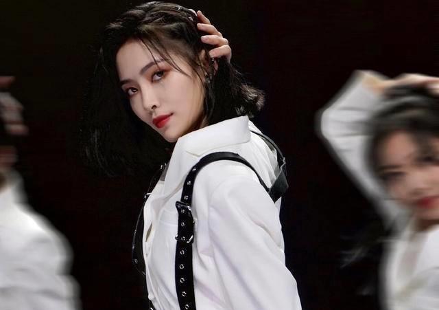 许佳琪,1995年出生于中国浙江,于2013年随snh48以公