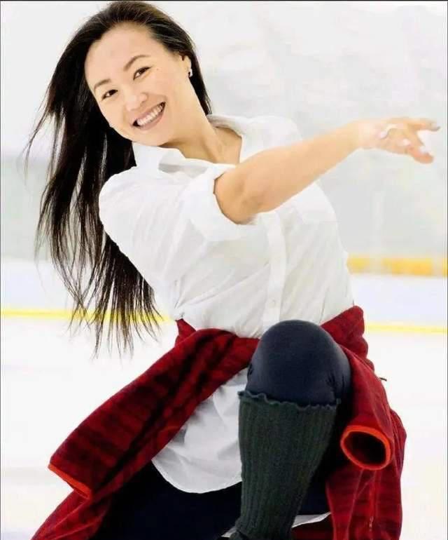 因朱易失误被质疑,退役后嫁老外变阔太,"冰上蝴蝶"陈露不简单_中国