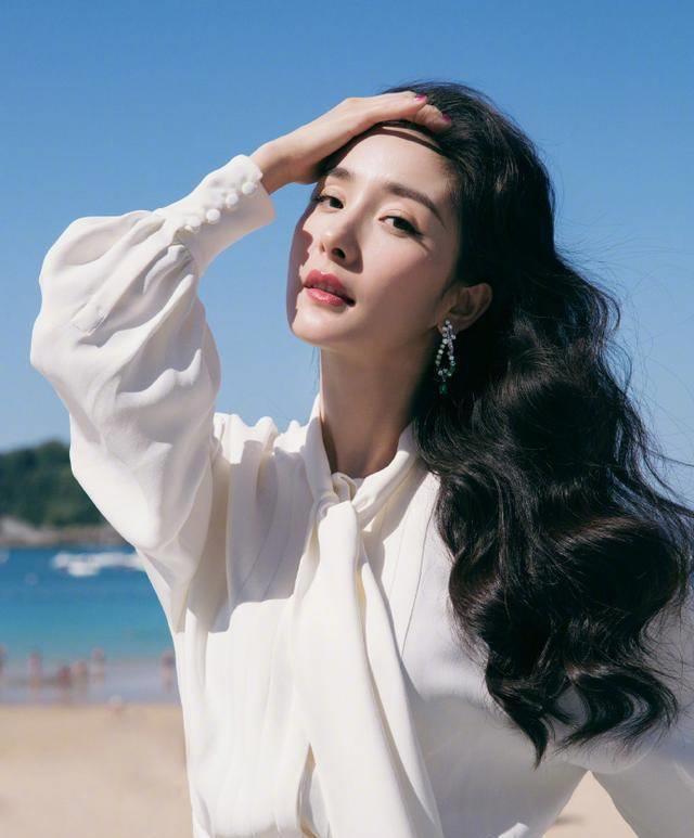 杨幂未ps原图老了10岁,烈日下变"苦笑"表情包_皮肤_照片_状态