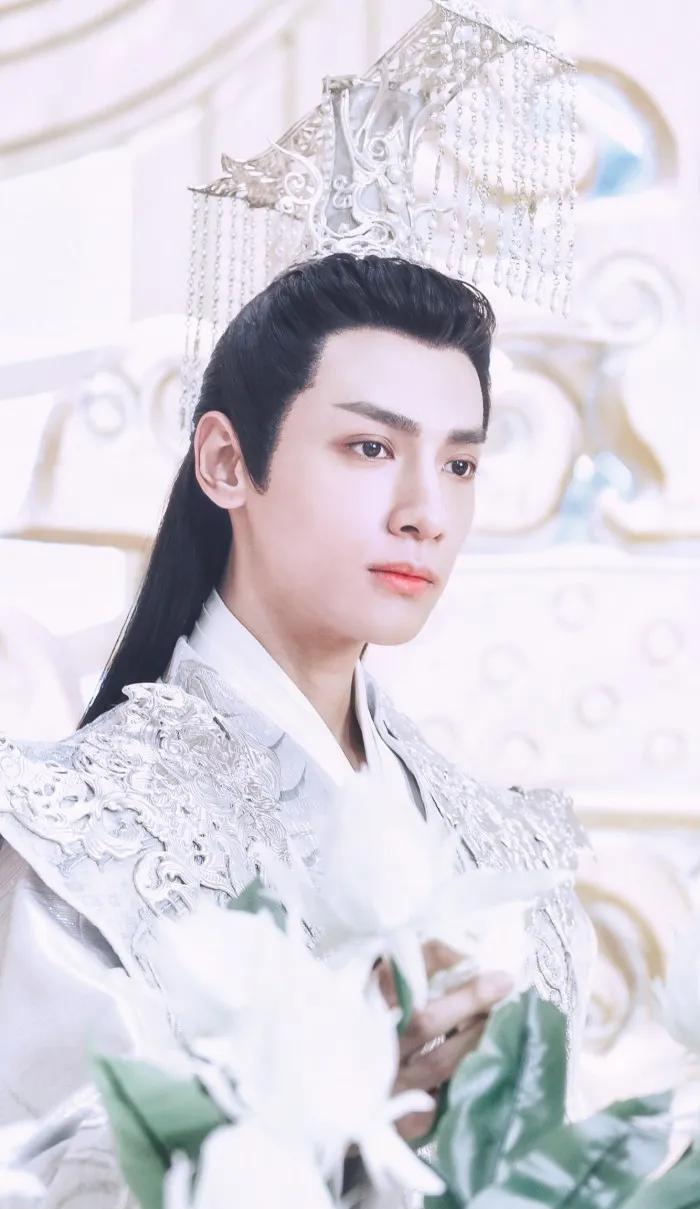 第七位,王一博.你们喜欢《陈情令》里的他,还是《有匪》里的他呢?