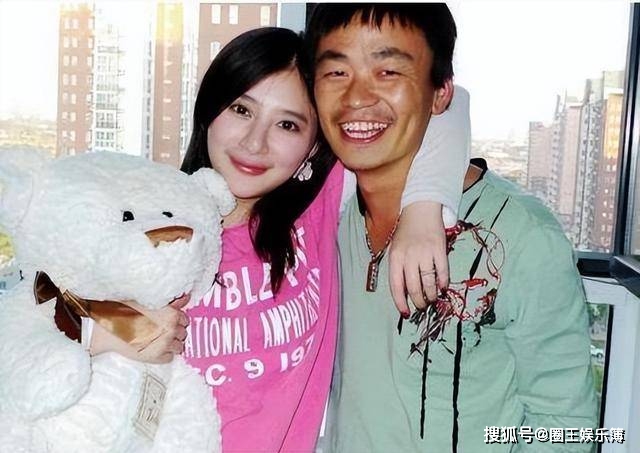 不婚熊乃瑾开直播被质疑,网友直呼香肠嘴又变样_秦岚_泰迪_魏大勋