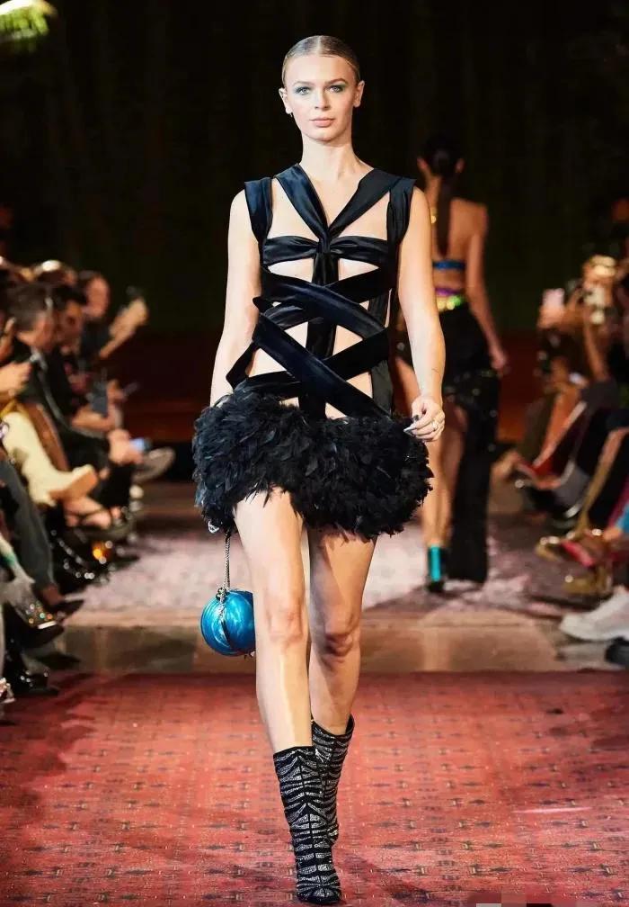 欧美时装秀:时尚演绎数字点,线,面的完美结合!你怎么认为?