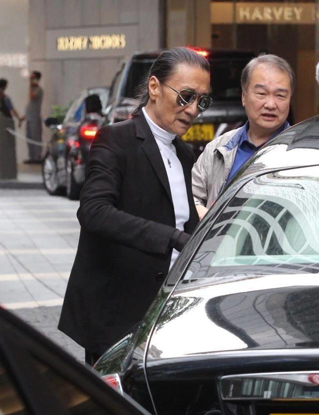 谢贤罕见摘下黑墨镜,意外暴露一个小秘密,网友:快戴上吧,遮丑_谢霆锋