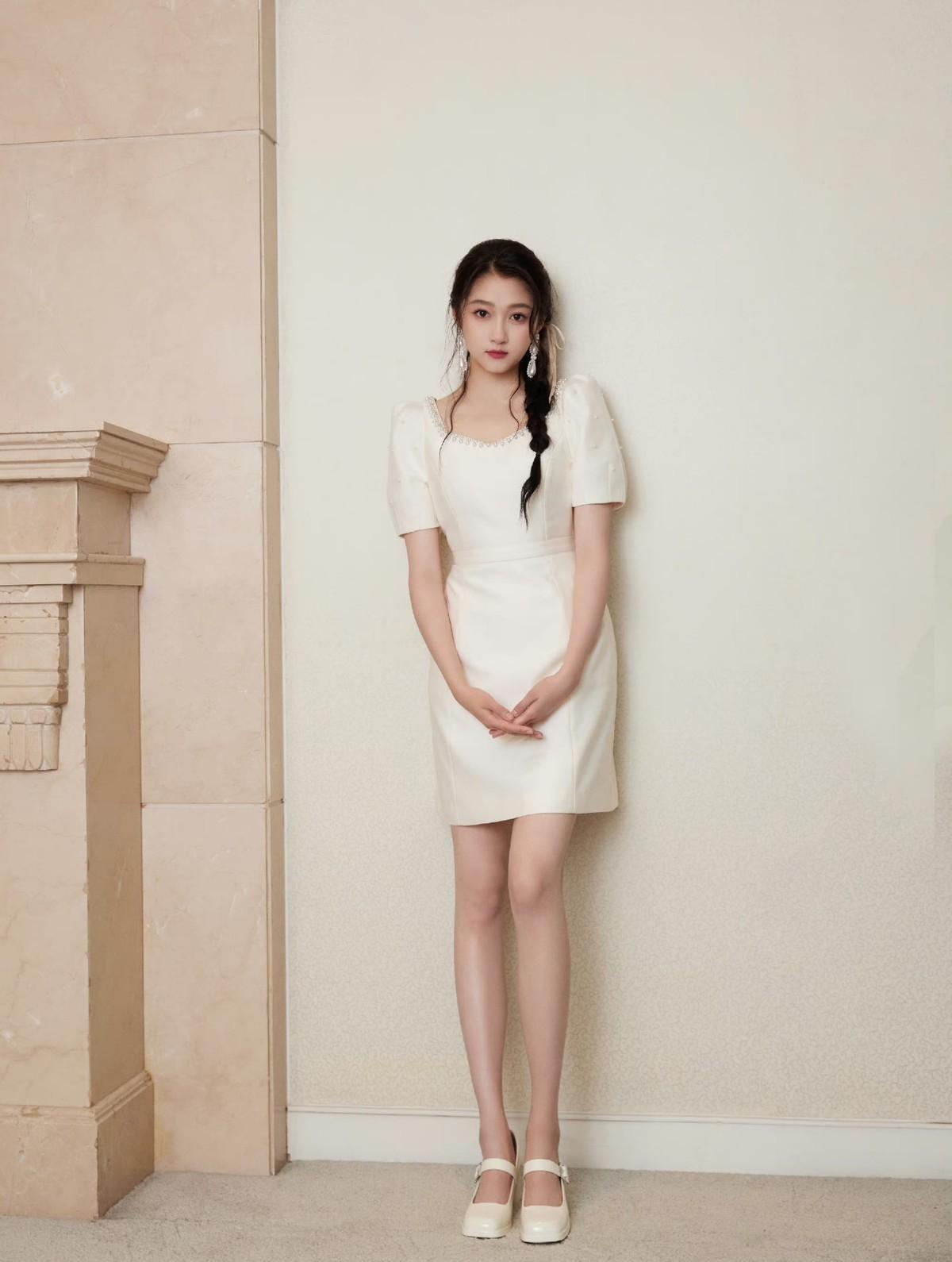 关晓彤的针织造型太美了!