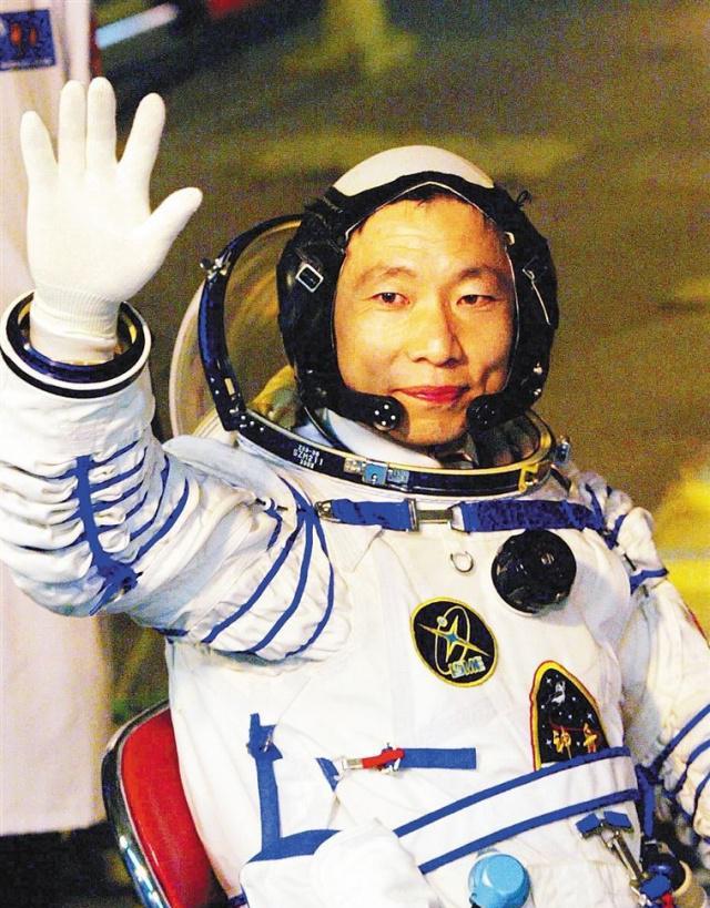 我国首个登上太空的宇航员杨利伟,现在的生活状态怎么样?