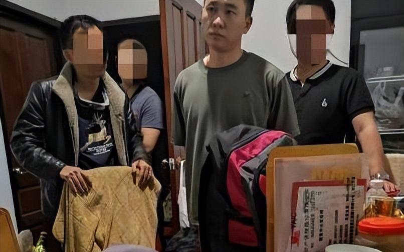 雅安黑老大董忆:敛财数亿软禁4名警察,金三角有人出3000万保他_我国