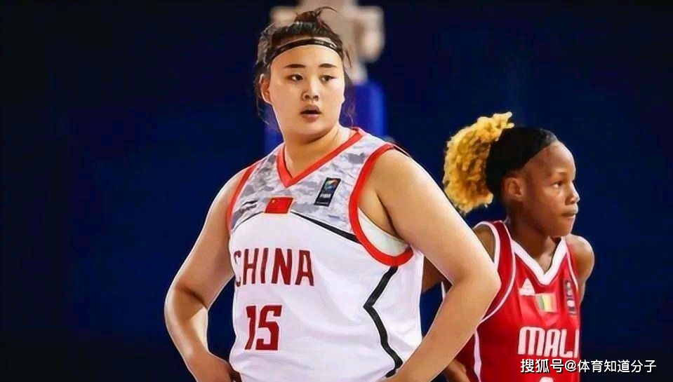 绞肉机打法把对手整崩溃,260斤体重碾压内线_比赛_中国女篮_韩旭