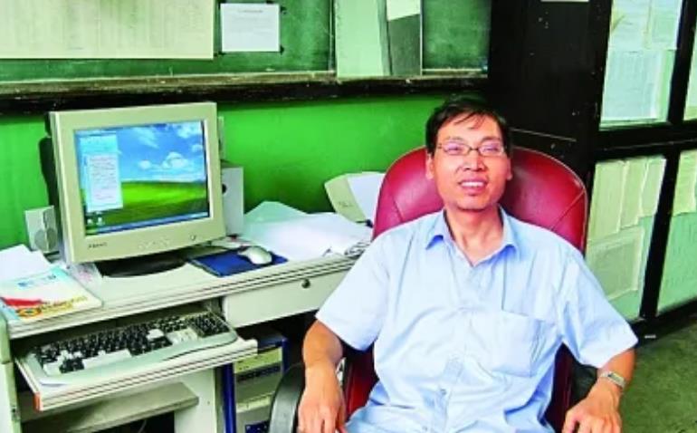 汶川地震,谭千秋舍身护4名学生牺牲,女儿谭君子哈佛毕业,留美_孩子