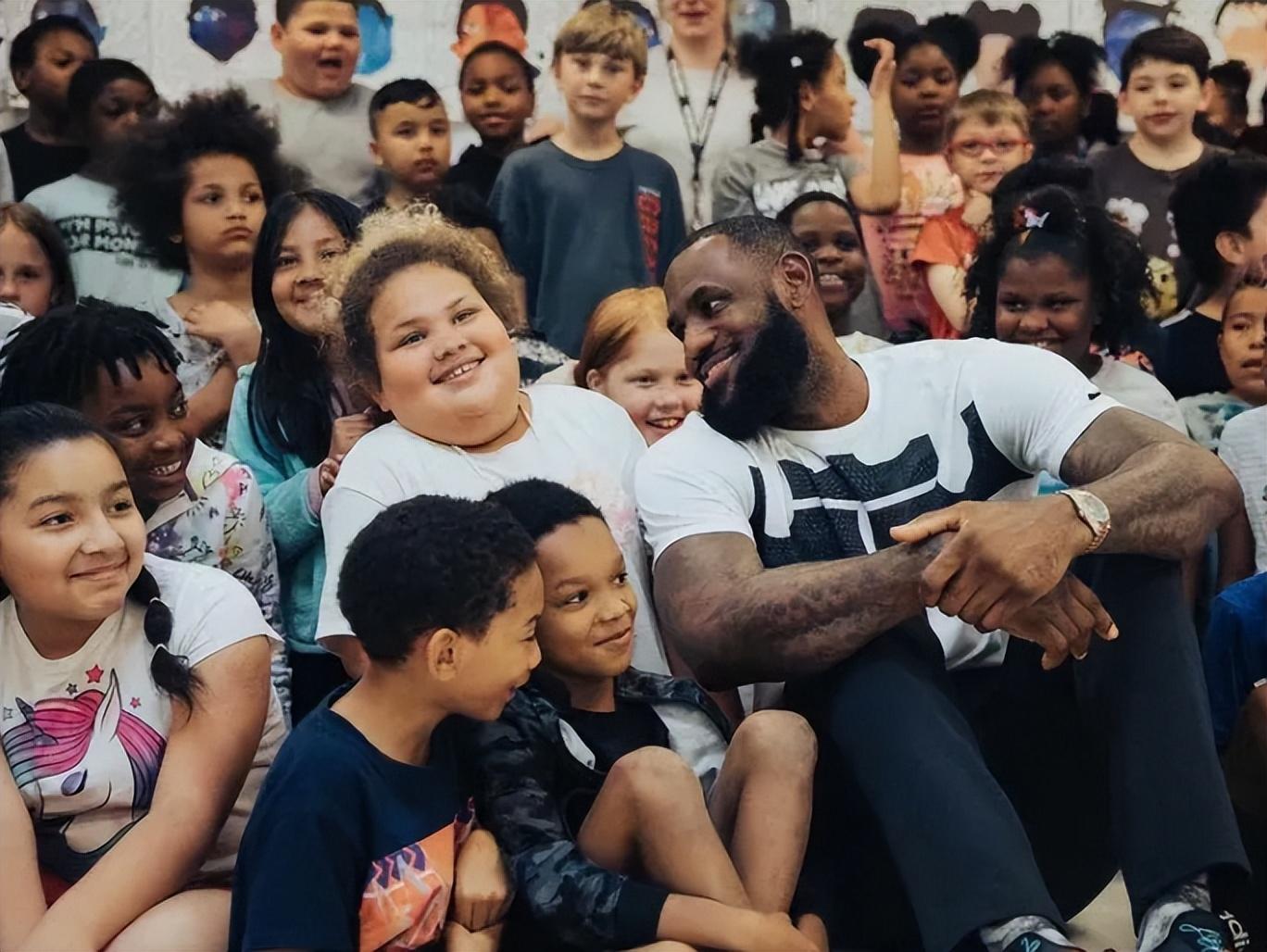 今夏曾送困难学生50套公益_promise_成绩_阿克伦