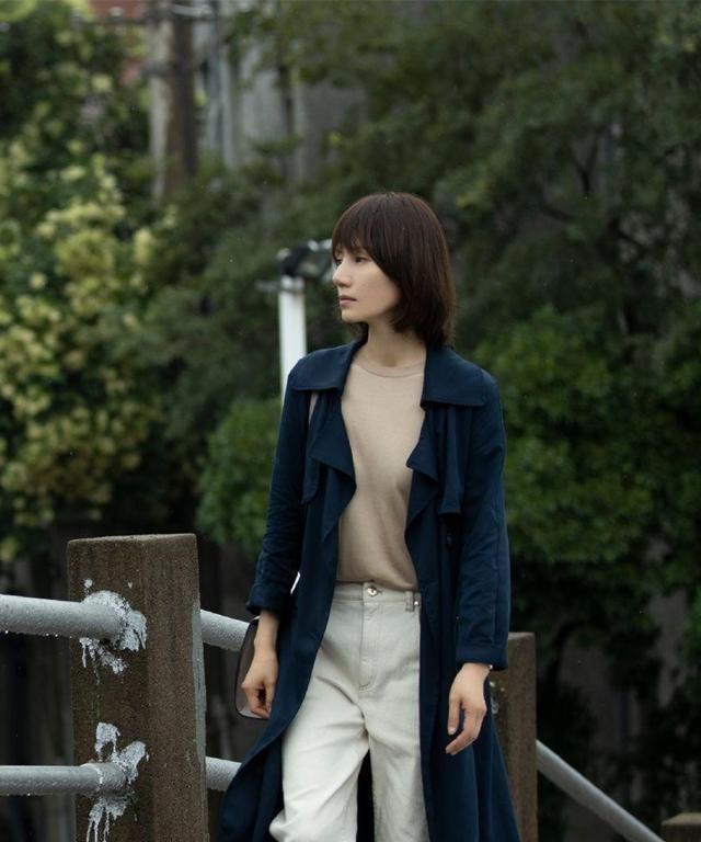 袁泉风格:简单的长衣短发,非常漂亮!_衣服_个性_一个人