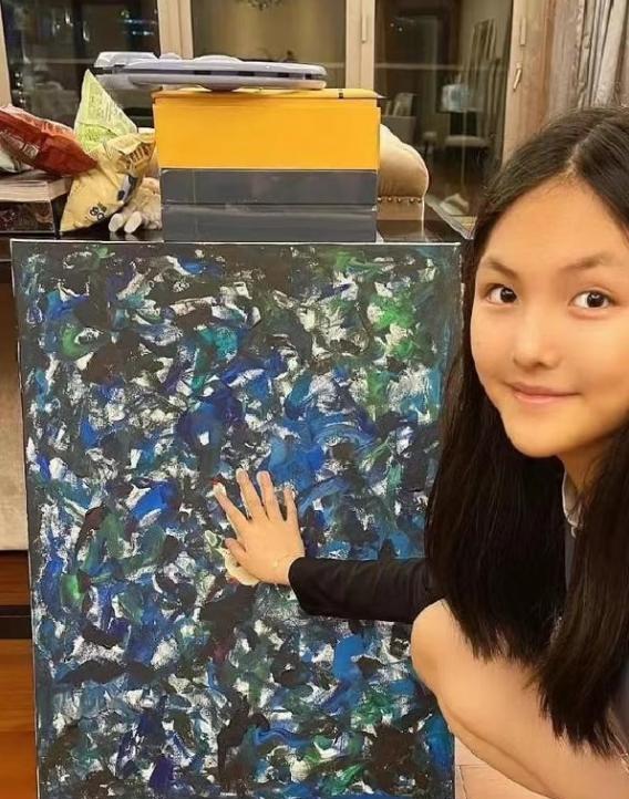 王诗龄和黄多多冲上热搜,两人的画作被比较,网友:差距太大了_孩子