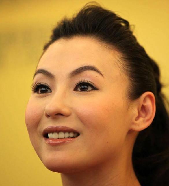 张柏芝妈妈落魄开出租车,网友称孝顺父母还要养弟弟太过分_经济_一