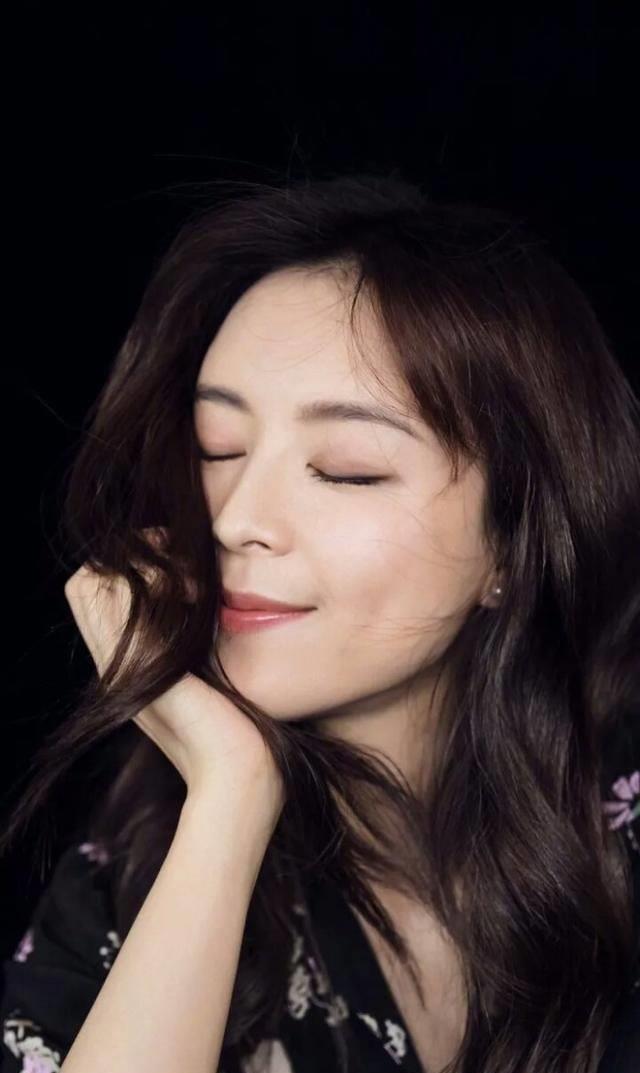 张静初生动形象的证明了一点,一个演员最动人的时刻,是在她与角色融合